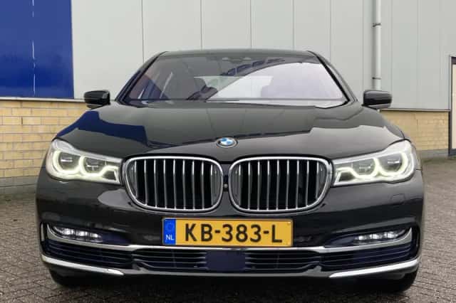 BMW 7-Serie (2015) thumbnail 4