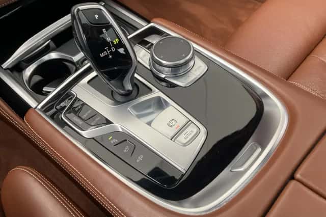 BMW 7-Serie (2015) thumbnail 32
