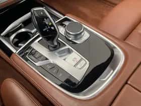 BMW 7-Serie (2015) thumbnail 32