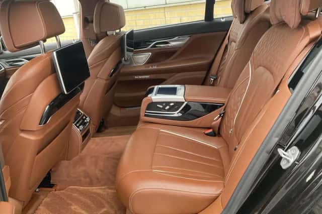 BMW 7-Serie (2015) thumbnail 34