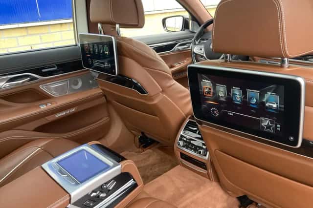 BMW 7-Serie (2015) thumbnail 37
