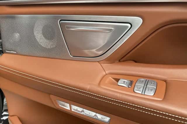 BMW 7-Serie (2015) thumbnail 38