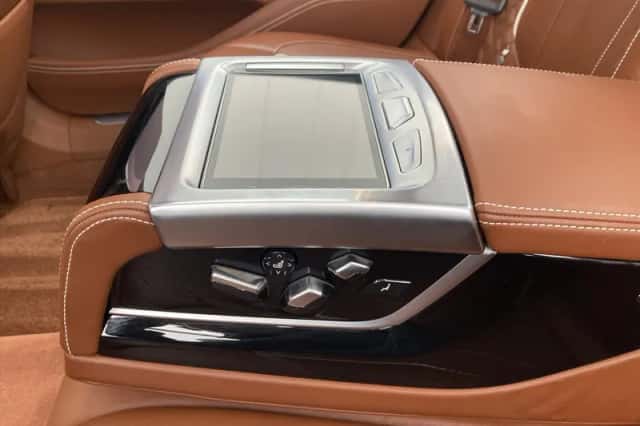 BMW 7-Serie (2015) thumbnail 39