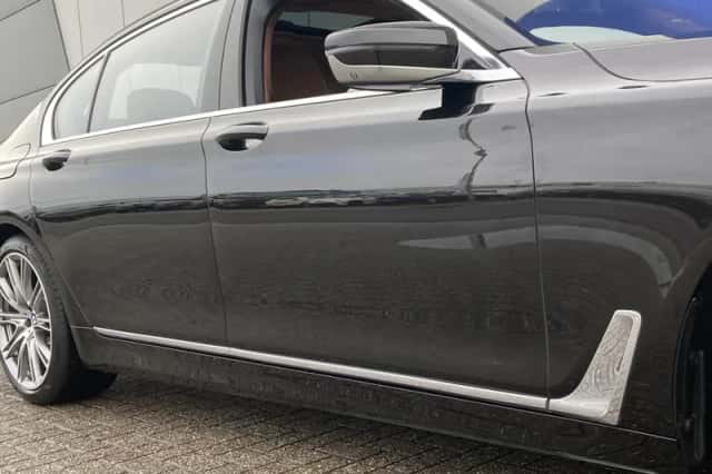 BMW 7-Serie (2015) thumbnail 6