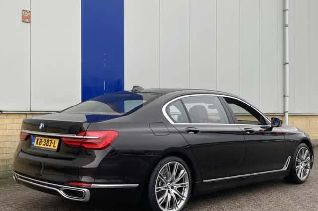 BMW 7-Serie (2015) thumbnail 8