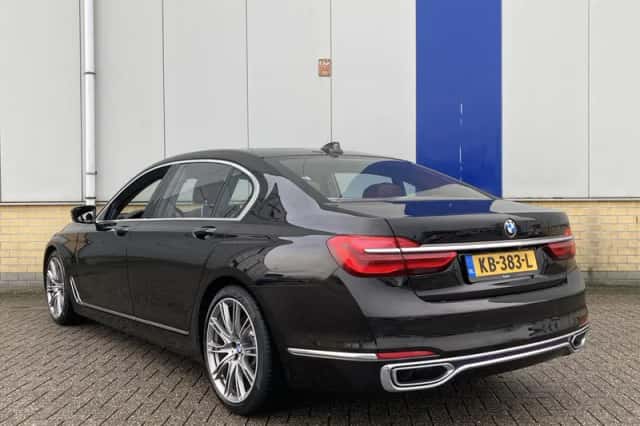 BMW 7-Serie (2015) thumbnail 10