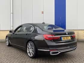 BMW 7-Serie (2015) thumbnail 10