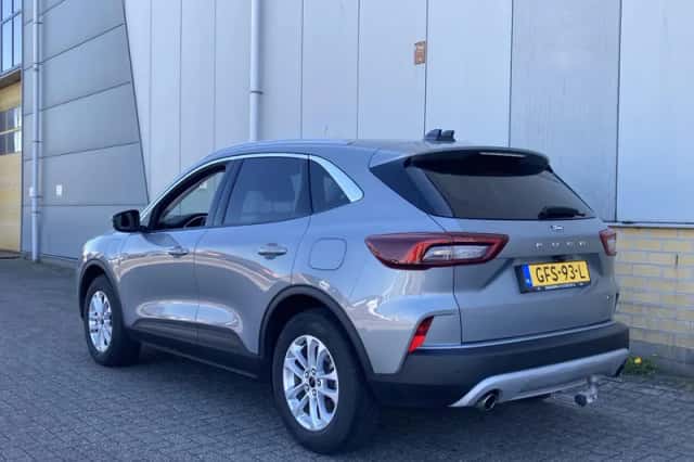 Ford Kuga (2024) thumbnail 2