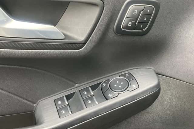 Ford Kuga (2025) thumbnail 16