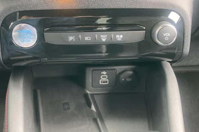 Ford Kuga (2025) thumbnail 25