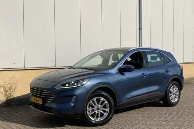 Ford Kuga (2023) thumbnail 2