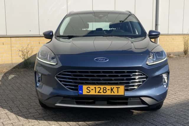 Ford Kuga (2023) thumbnail 3
