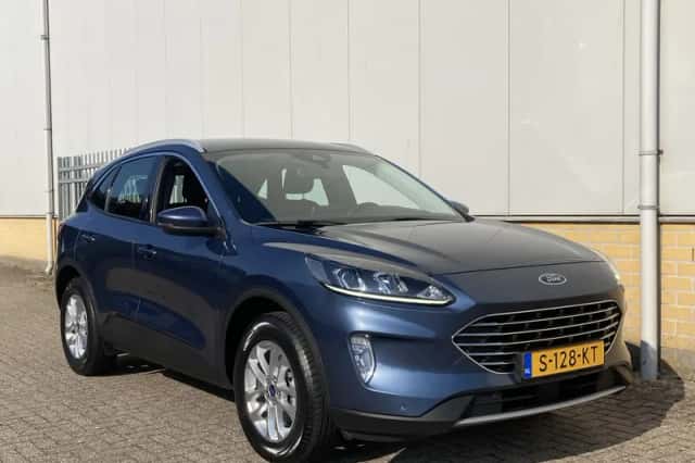 Ford Kuga (2023) thumbnail 4