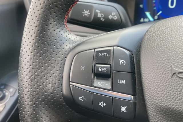 Ford Kuga (2023) thumbnail 18