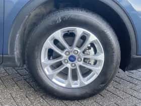 Ford Kuga (2022) thumbnail 9