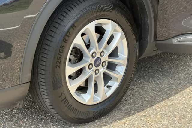 Ford Kuga (2021) thumbnail 5