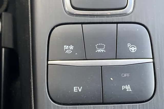 Ford Kuga (2022) thumbnail 23