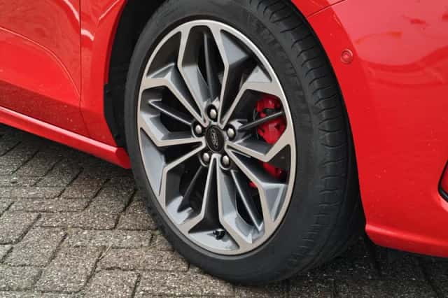 Ford Focus (2024) thumbnail 3