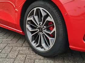 Ford Focus (2024) thumbnail 3