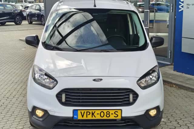 Ford Transit Courier (2022) thumbnail 2
