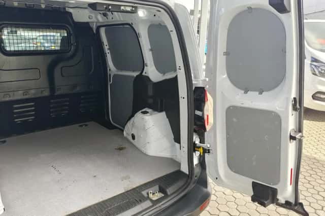 Ford Transit Courier (2022) thumbnail 16