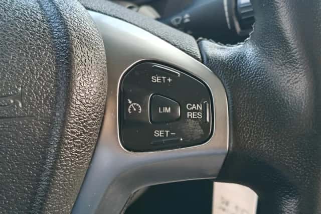 Ford Transit Courier (2022) thumbnail 19