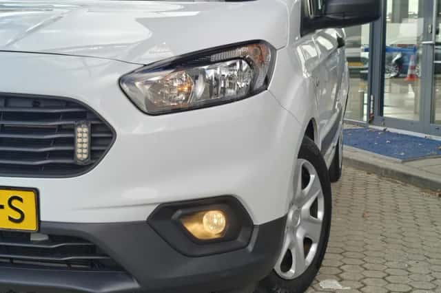 Ford Transit Courier (2022) thumbnail 4