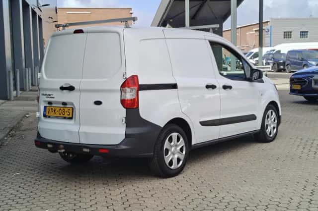 Ford Transit Courier (2022) thumbnail 5