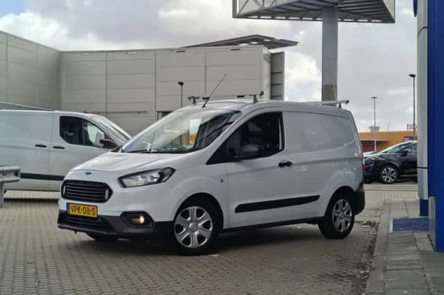 Ford Transit Courier (2022) thumbnail 10