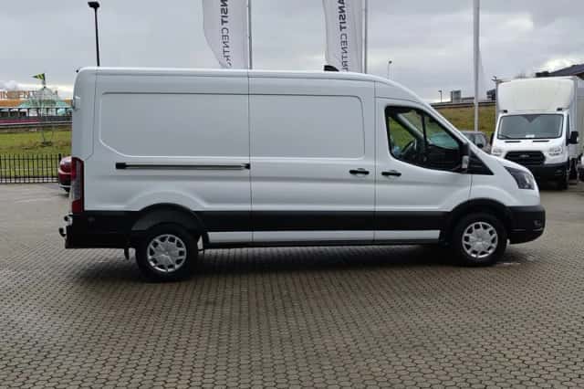 Ford Transit (2024) thumbnail 3