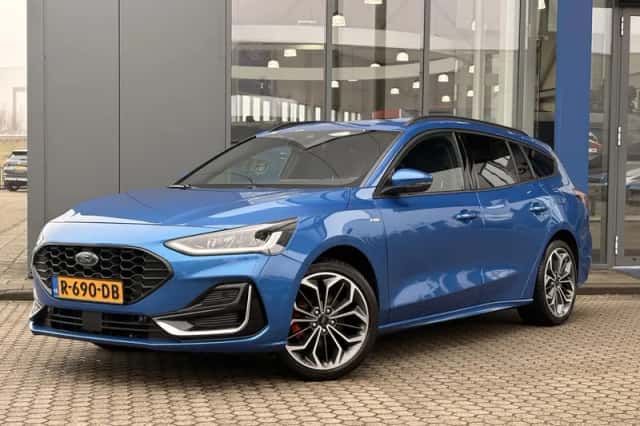 Ford Focus (2022) thumbnail 2