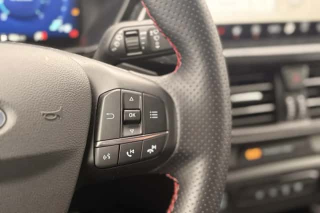 Ford Focus (2022) thumbnail 16