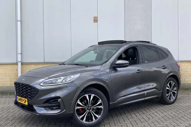 Ford Kuga (2023) thumbnail 2