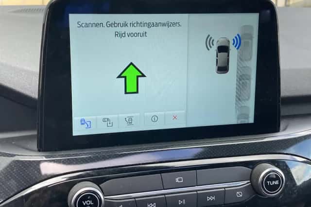 Ford Kuga (2023) thumbnail 16