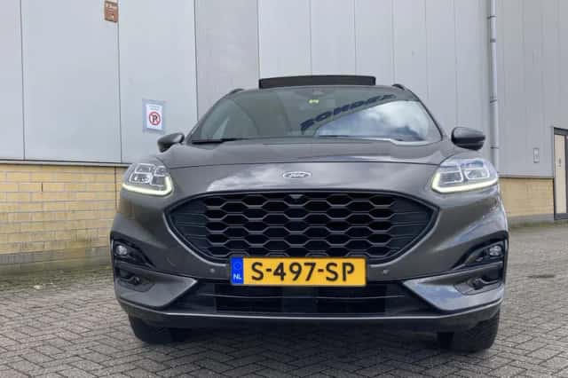 Ford Kuga (2023) thumbnail 3