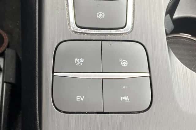 Ford Kuga (2023) thumbnail 23