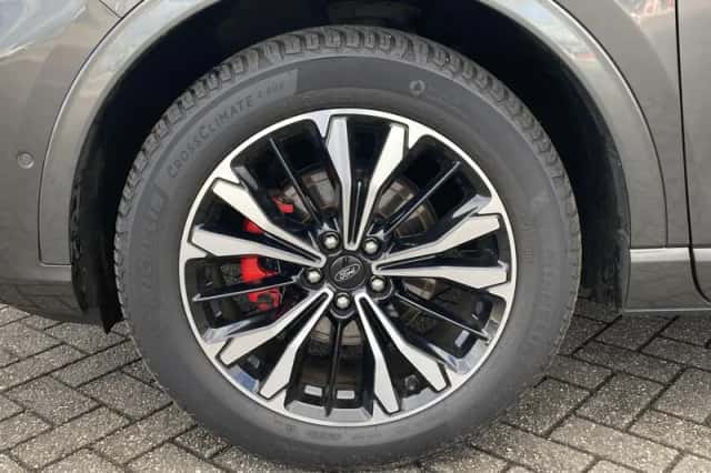 Ford Kuga (2023) thumbnail 6