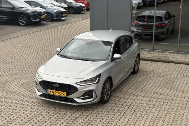 Ford Focus (2023) thumbnail 2