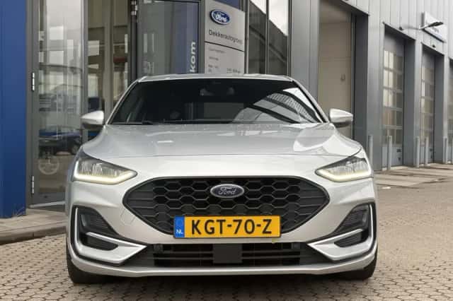 Ford Focus (2023) thumbnail 3