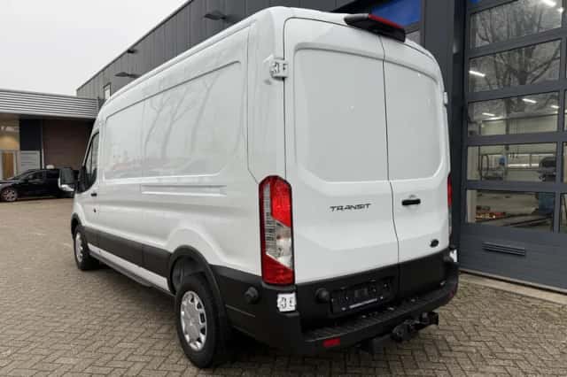 Ford Transit (2024) thumbnail 3