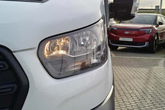 Ford Transit (2024) thumbnail 4