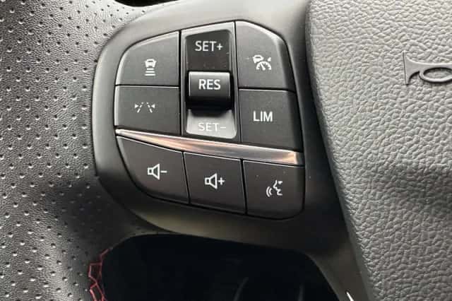 Ford Kuga (2025) thumbnail 18