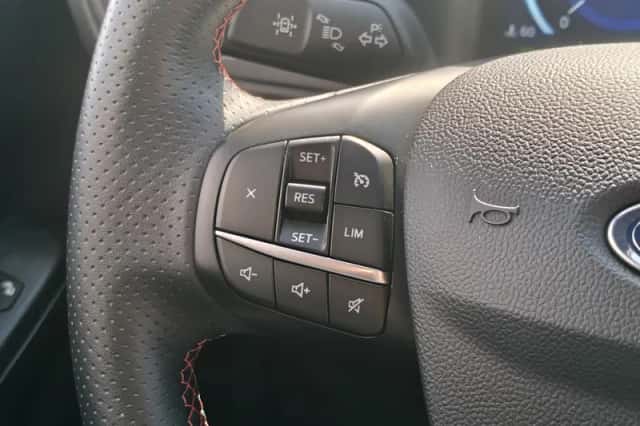 Ford Kuga (2021) thumbnail 24