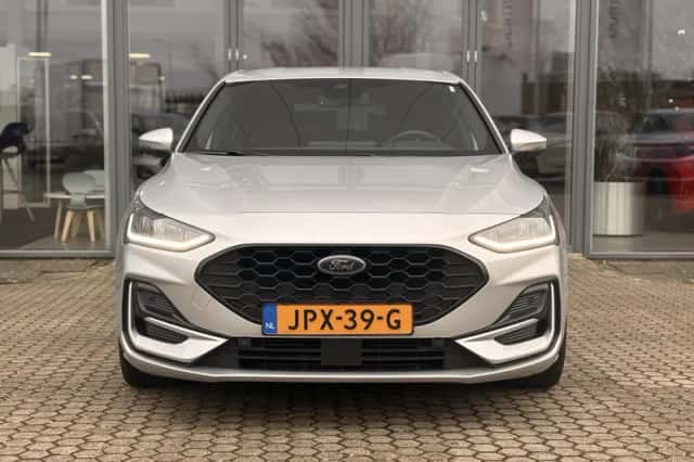 Ford Focus (2023) thumbnail 3