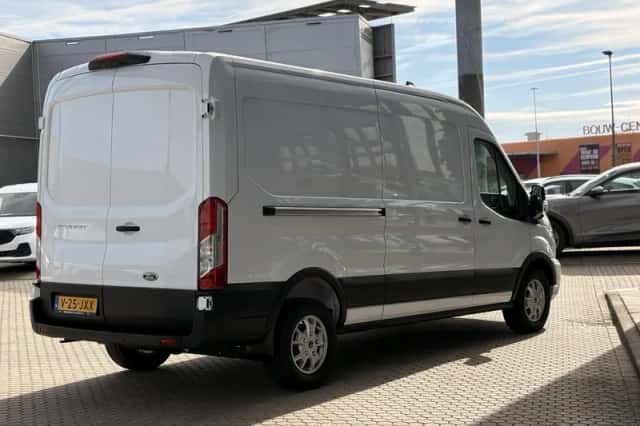 Ford Transit (2024) thumbnail 3
