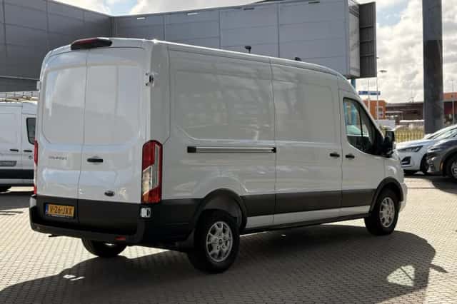 Ford Transit (2024) thumbnail 3
