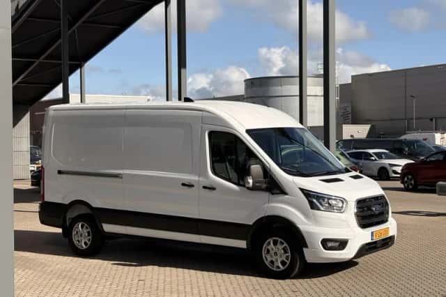 Ford Transit (2024) thumbnail 4