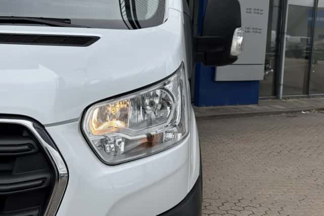 Ford Transit (2021) thumbnail 3