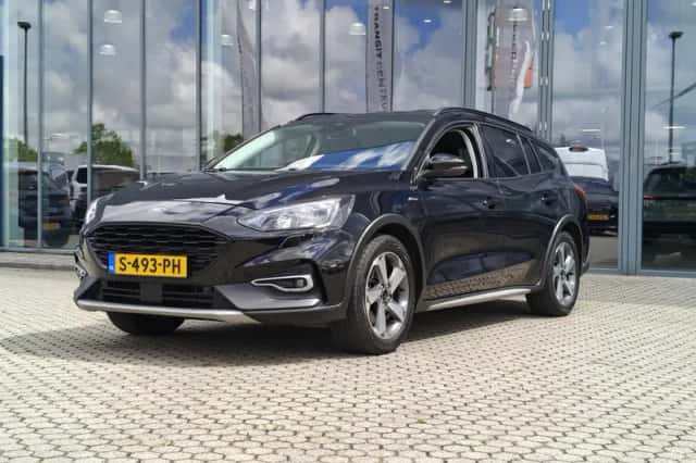 Ford Focus (2022) thumbnail 2