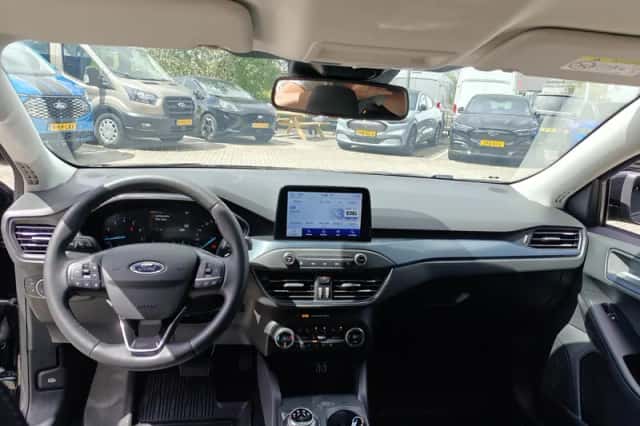 Ford Focus (2022) thumbnail 16